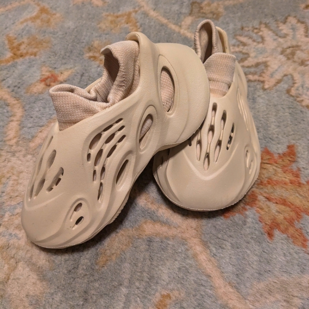 Yeezy Style foam runners